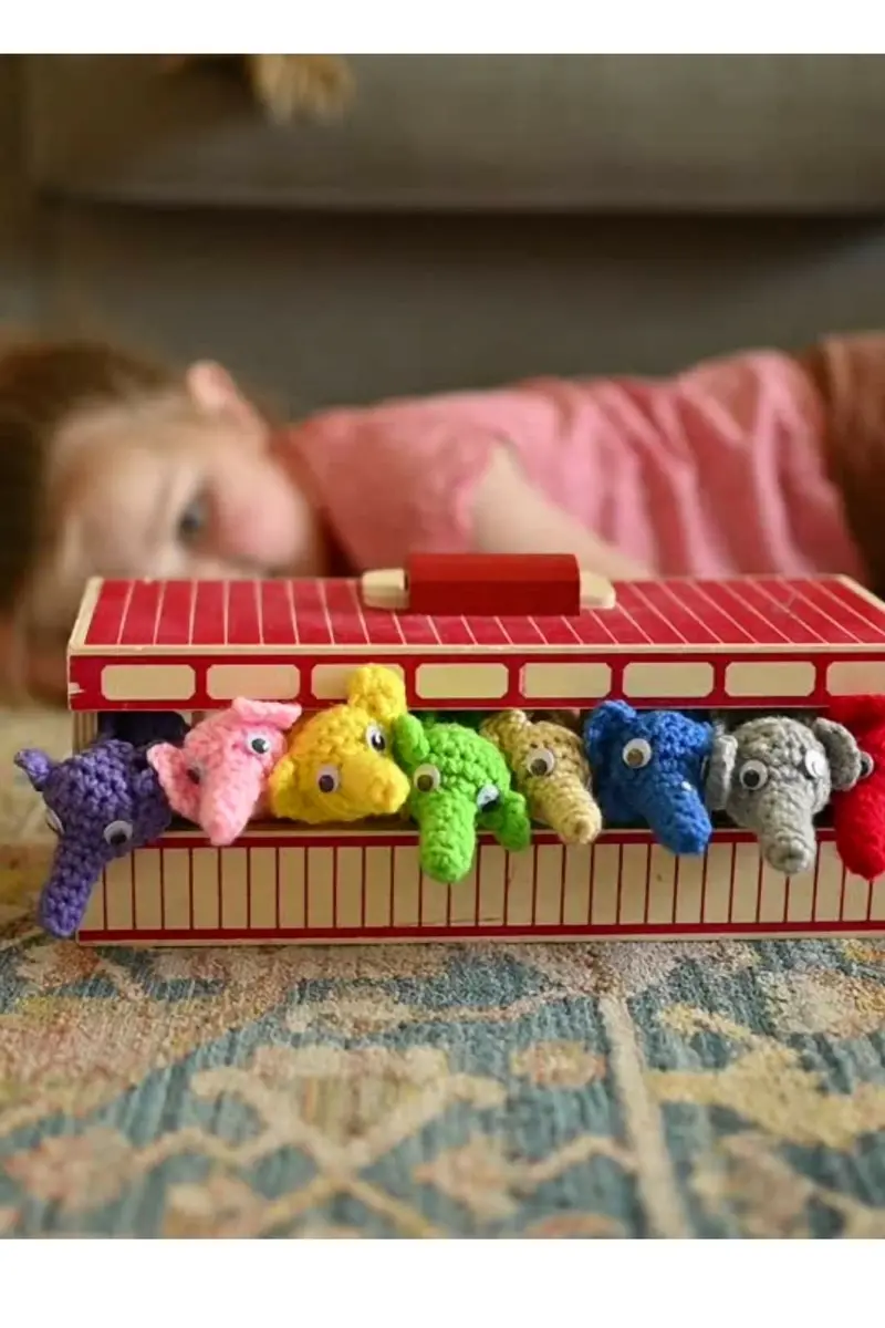 Elephant Finger Puppet (Crochet) 1