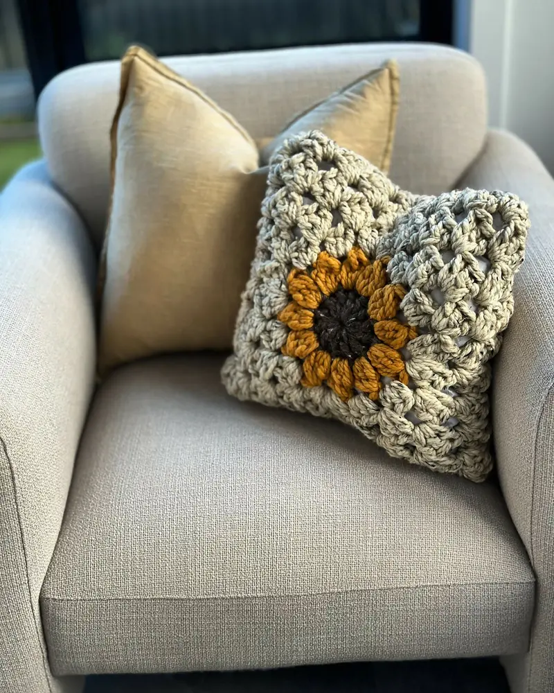 Emily's Sunflower Cushion (Crochet) 1