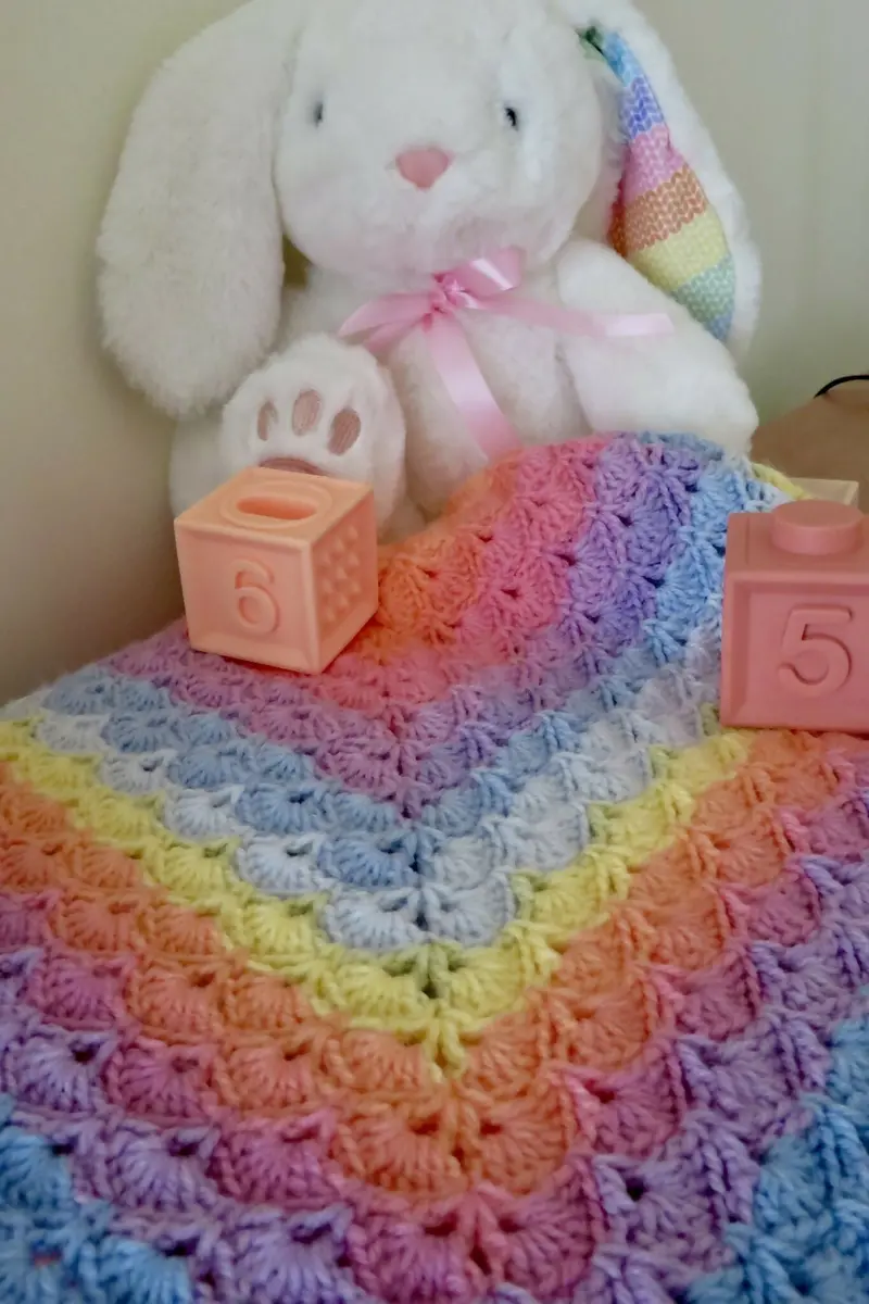 Gentle Rainbow Shells Baby Blanket (Crochet) 2