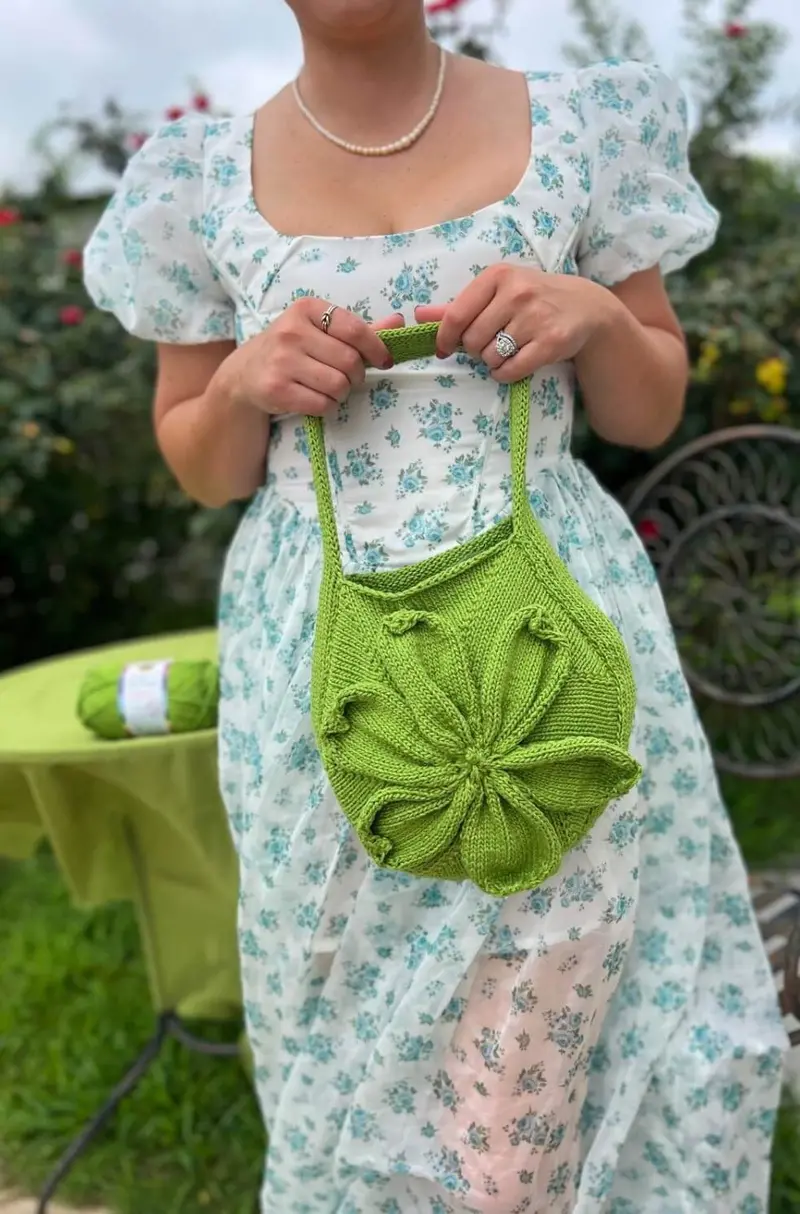 Knit Kit - Chrysanthemum Circle Bag 1
