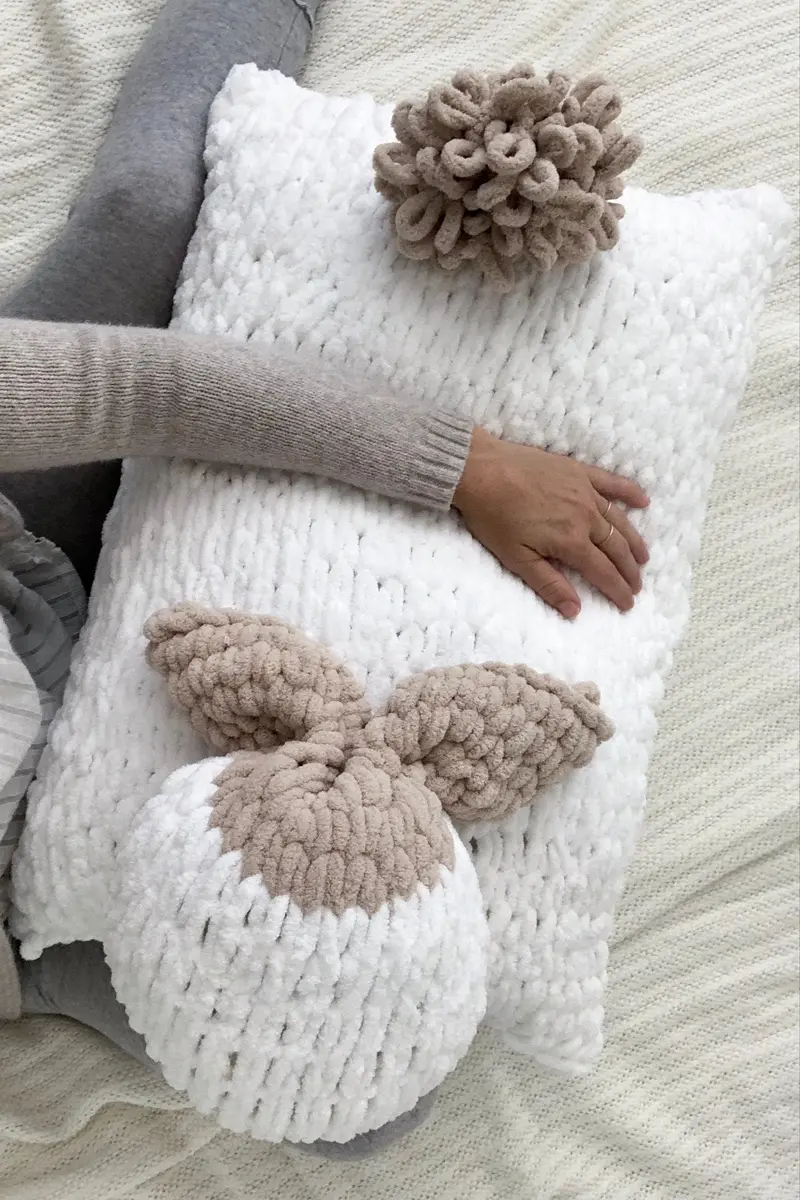 Knit Kit - Hereford Bunny (Neutral) 1
