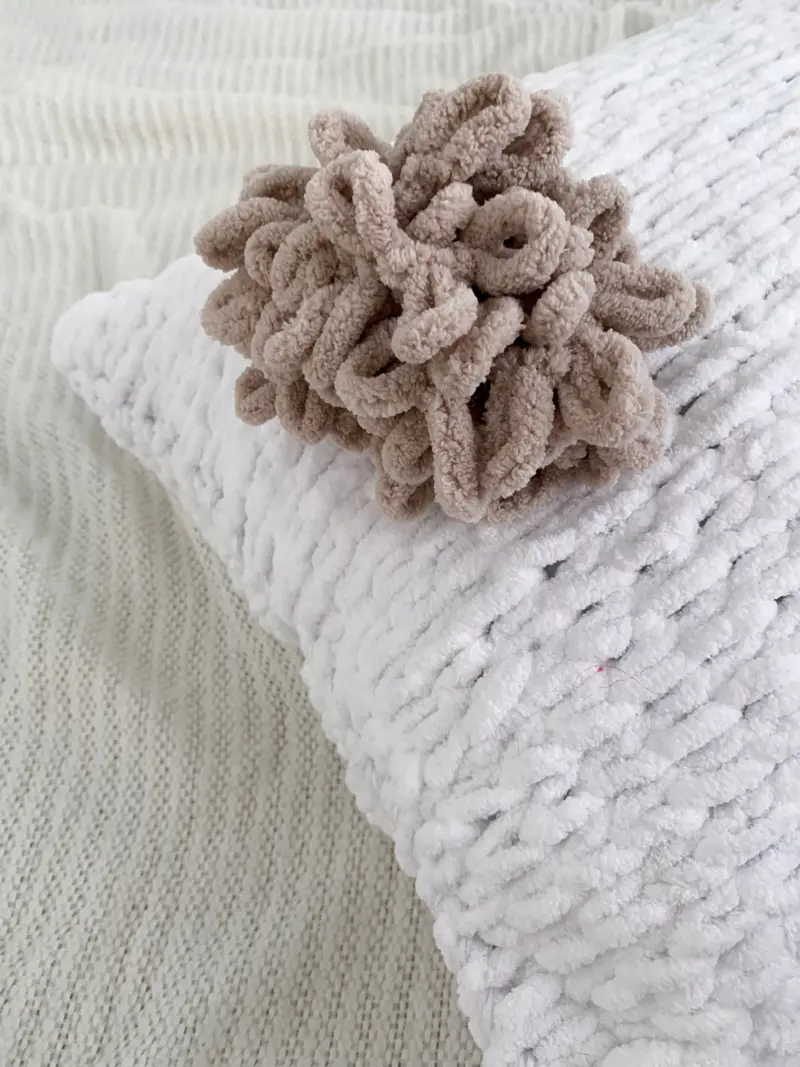 Knit Kit - Hereford Bunny (Neutral) 2