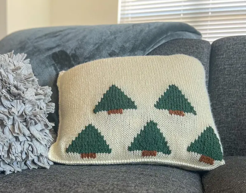 Knit Kit - Oh Christmas Tree Pillow 1