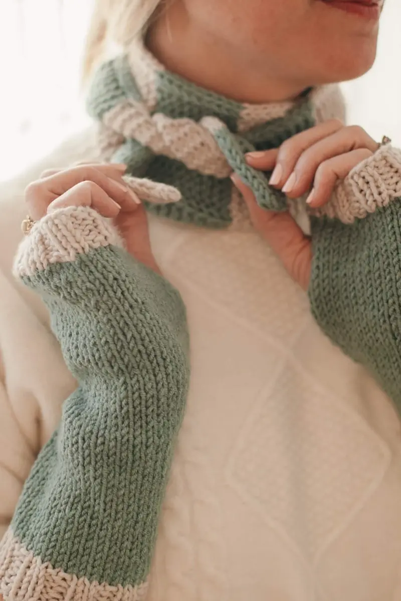 Knit Kit - Quick Gloves And Scarf 1