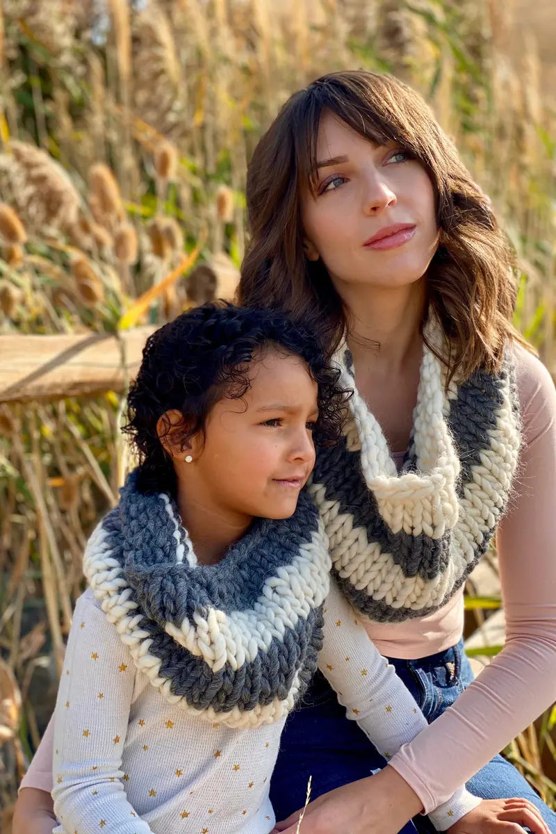 Knit Kit - The Mae Flower Cowl 1