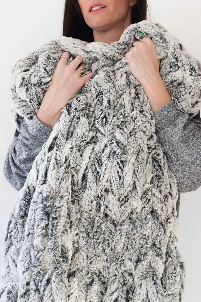 Knit Kit - Yooge Big Fur Knit Throw 1