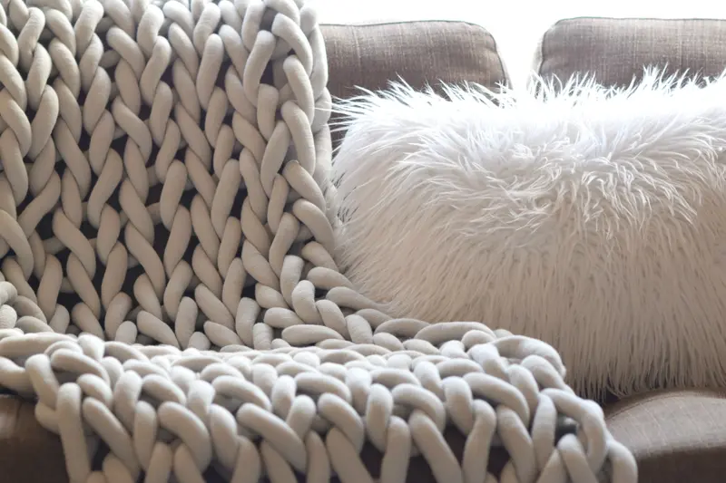 Knit Kit - Yooge Big Knit Blanket 1