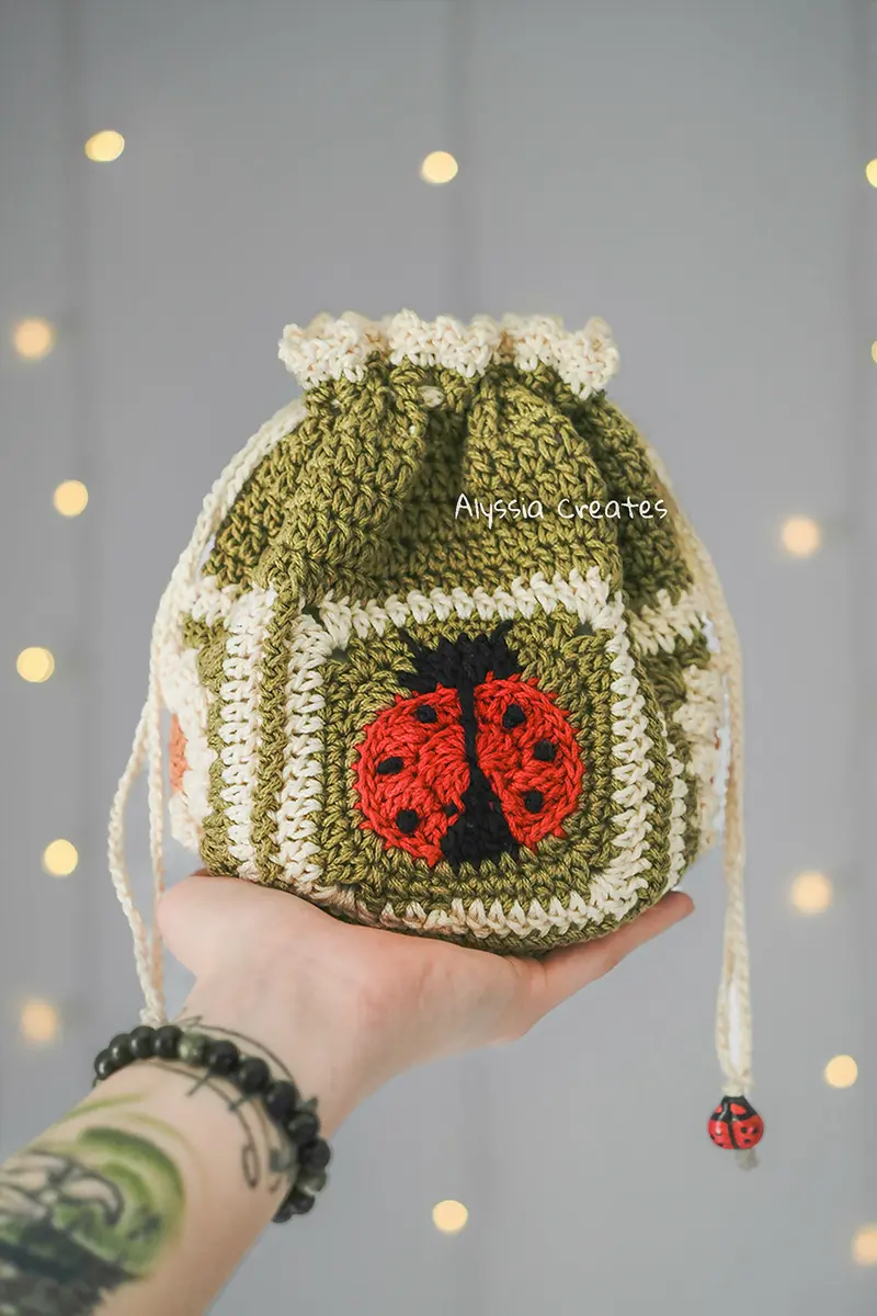 Ladybug And Daisy Drawstring Pouch (Crochet) 1