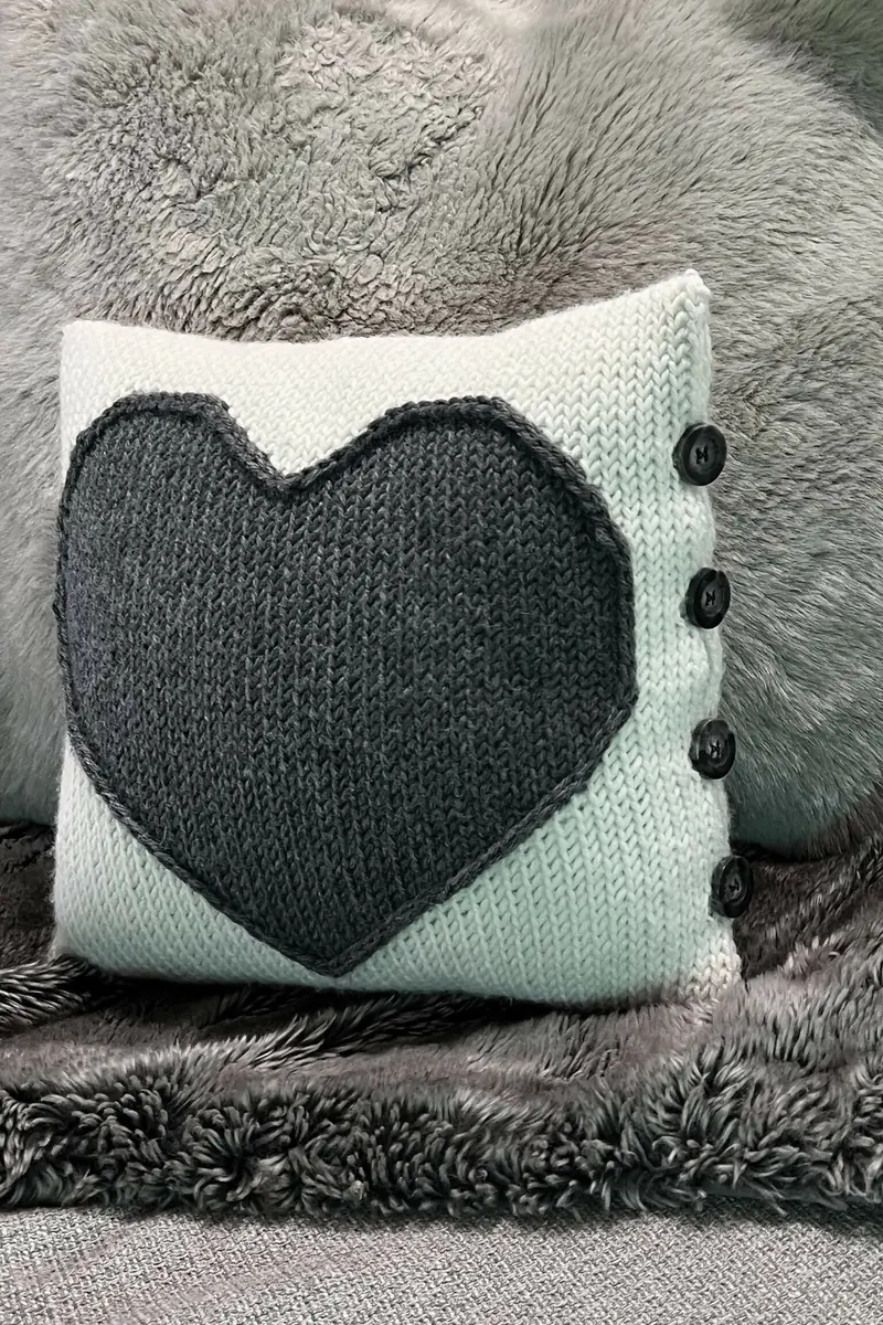 Mabel Pillow (Crochet) 1