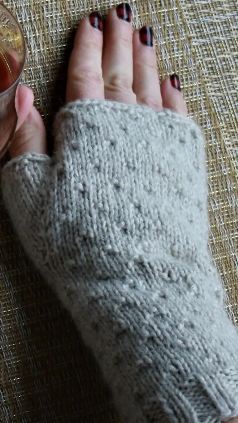 Maple Bourbon Mitts (Knit) 1