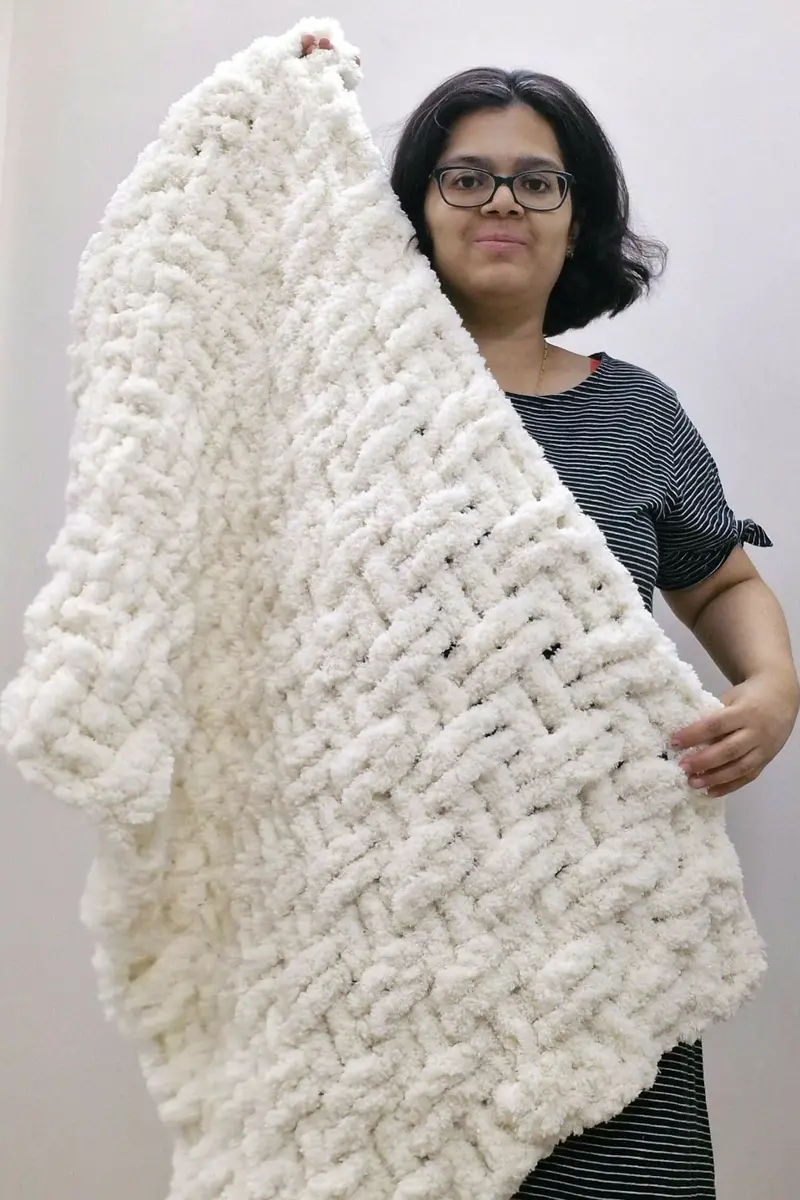 Marshmallow Hug Blanket (Crochet) 1