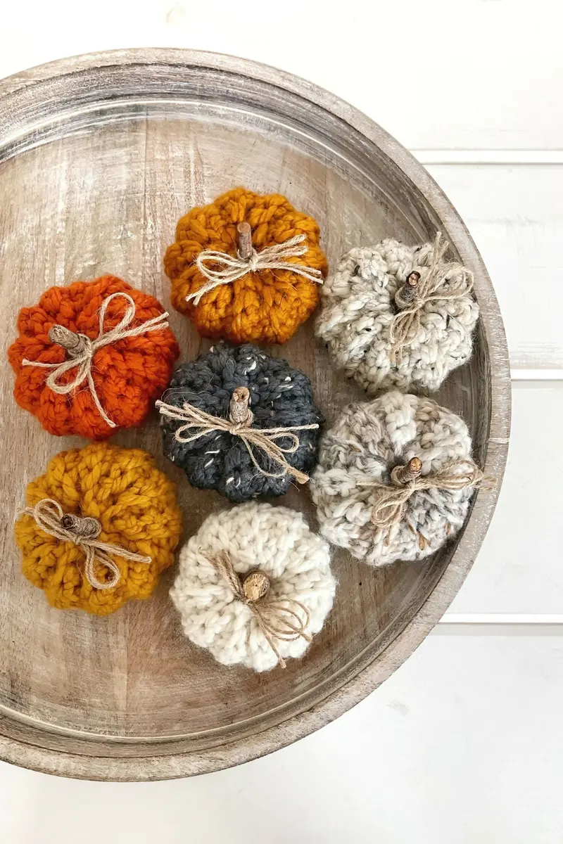 Mini Ribbed Pumpkins (Crochet) 1