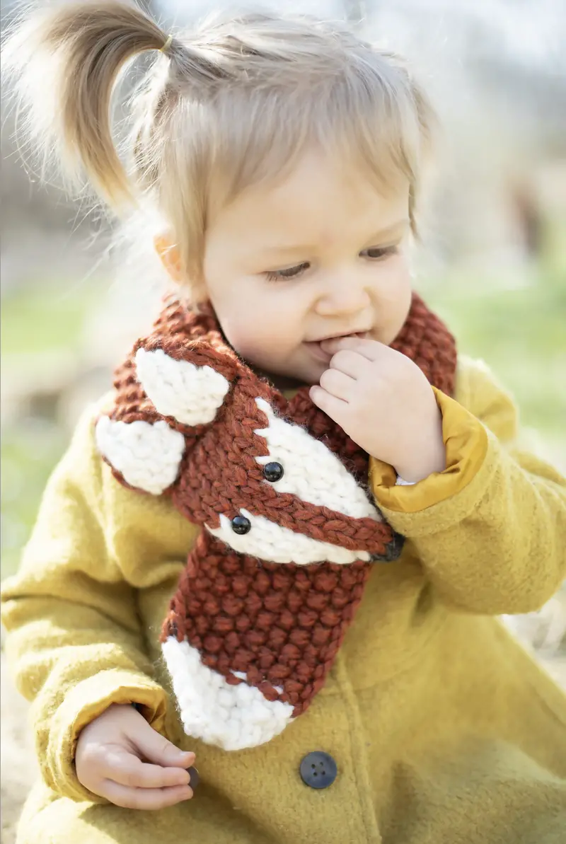 Mr. Fox Scarf (Knit) 1