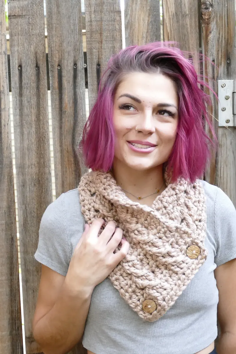 Naomi Button Cowl (Crochet) 1