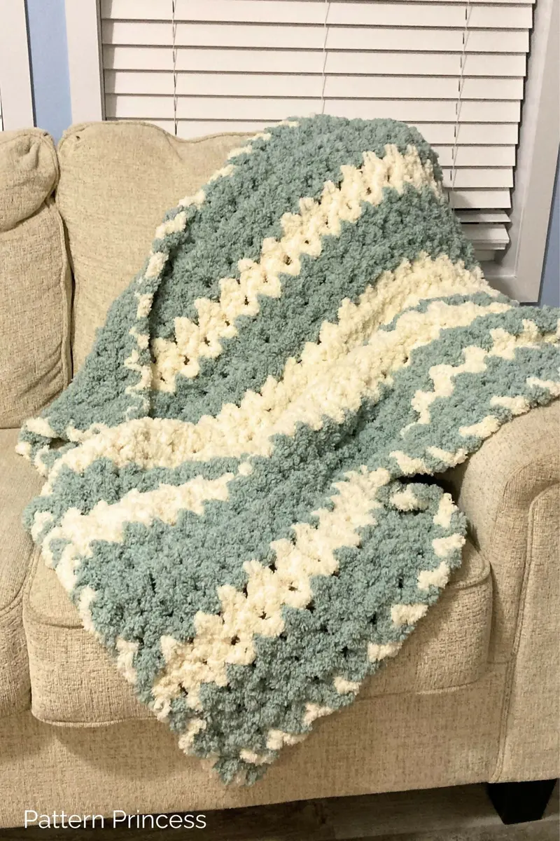 Plush Easy Throw Blanket (Crochet) 1