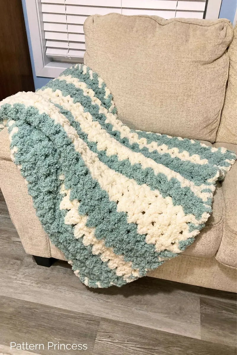 Plush Easy Throw Blanket (Crochet) 2