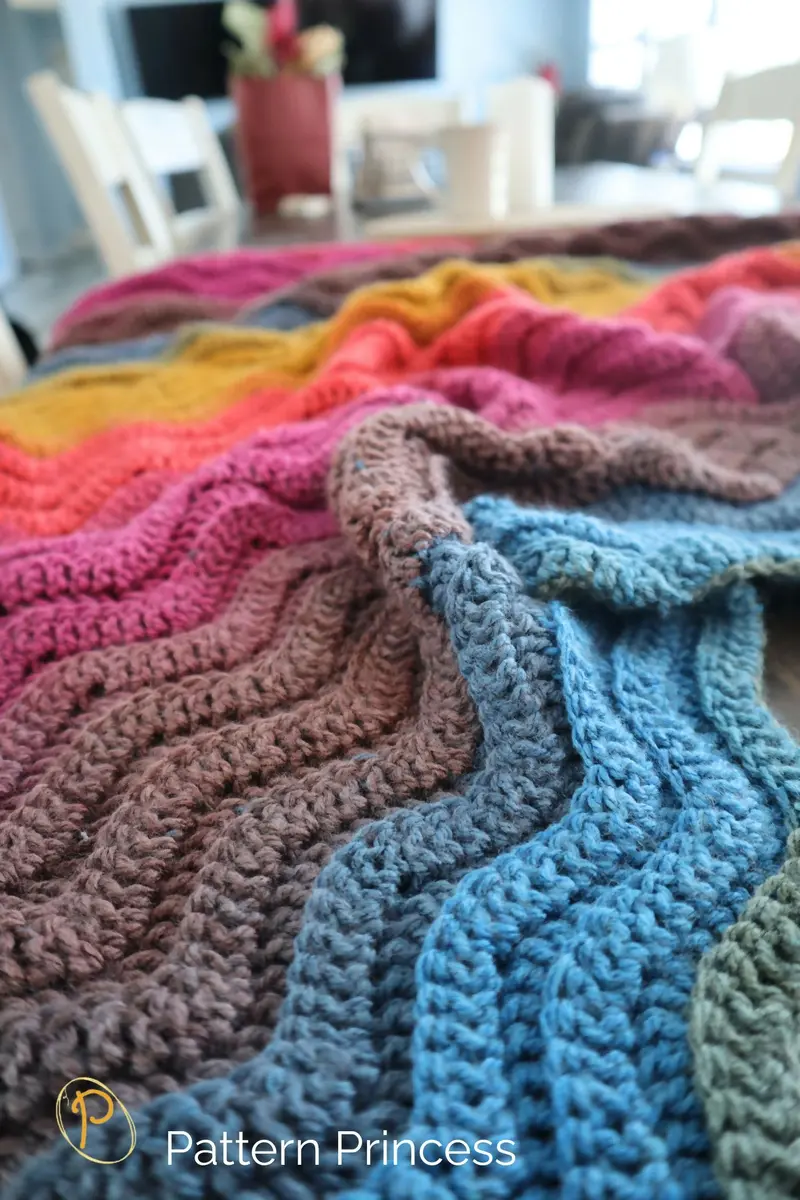 Quick And Easy Wavy Ribbed Ripple Blanket (Crochet) 1