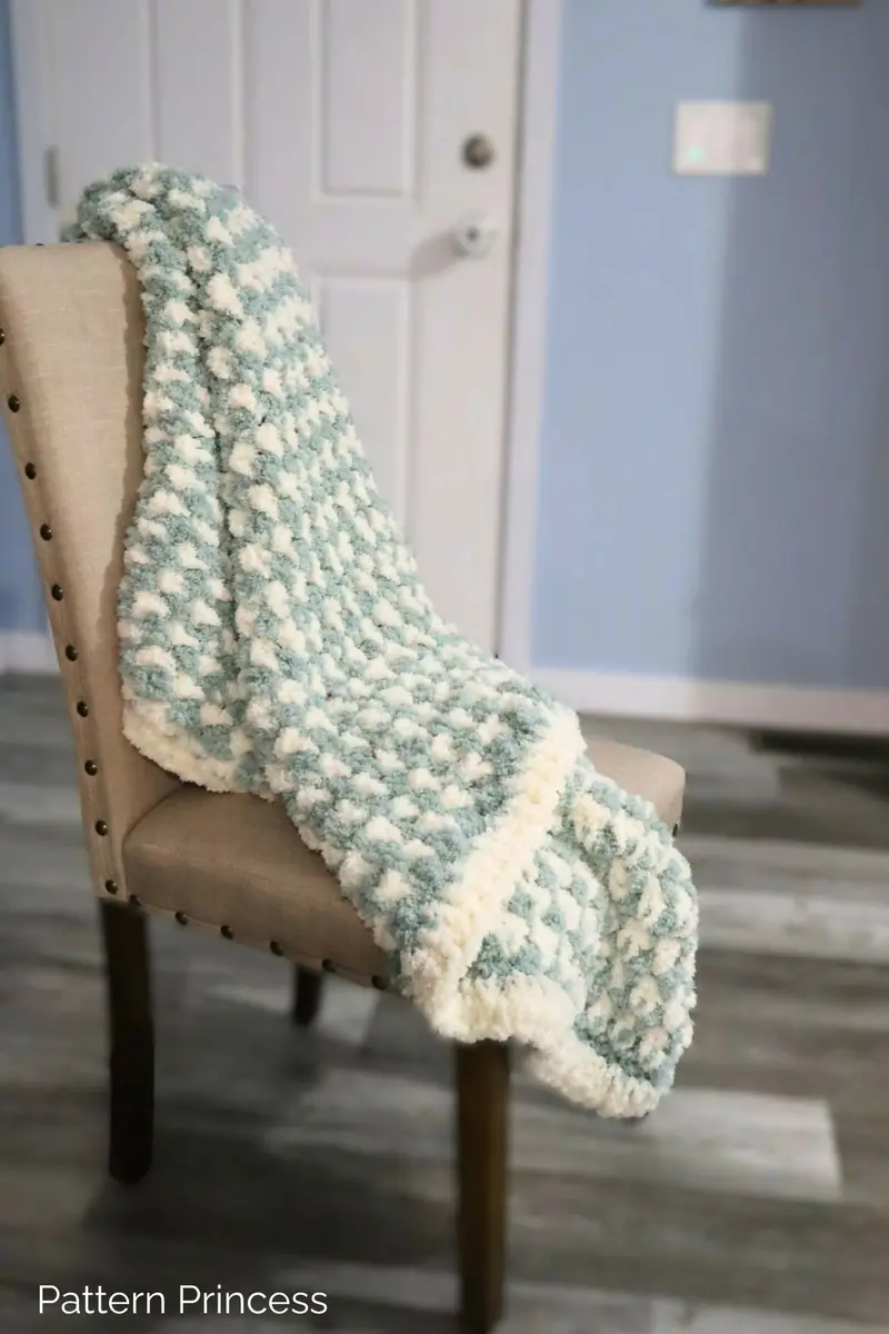 Quick Fluffy Throw Blanket (Crochet) 1