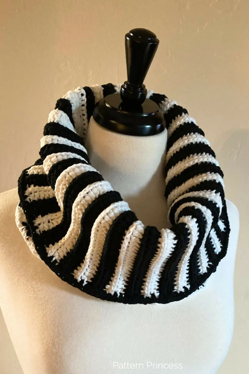 Ribbed Knit Look Cowl (Crochet) 1