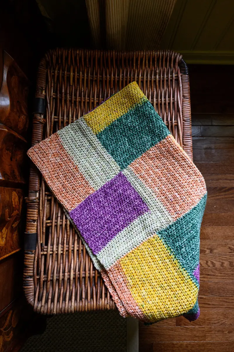 Shaded Squares Baby Throw (Crochet) 1
