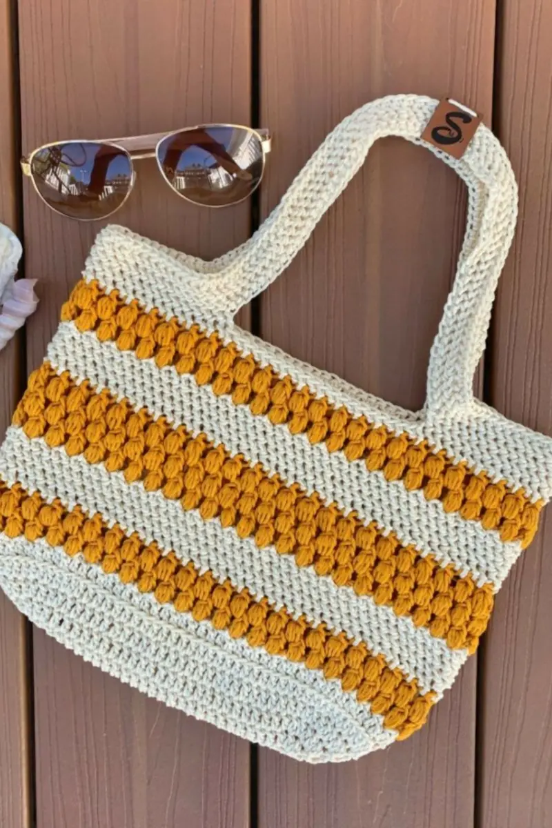 Simply Beachy Tote (Crochet) 1