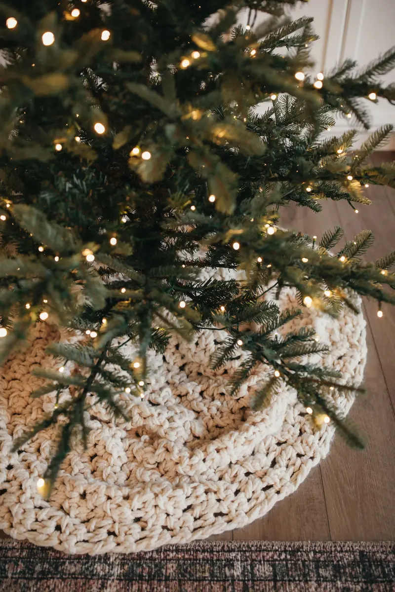Snow Flurry Tree Skirt (Crochet) 1