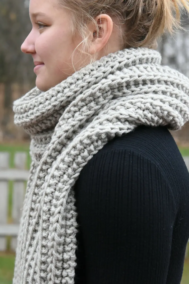 Spencer Scarf (Knit) 1