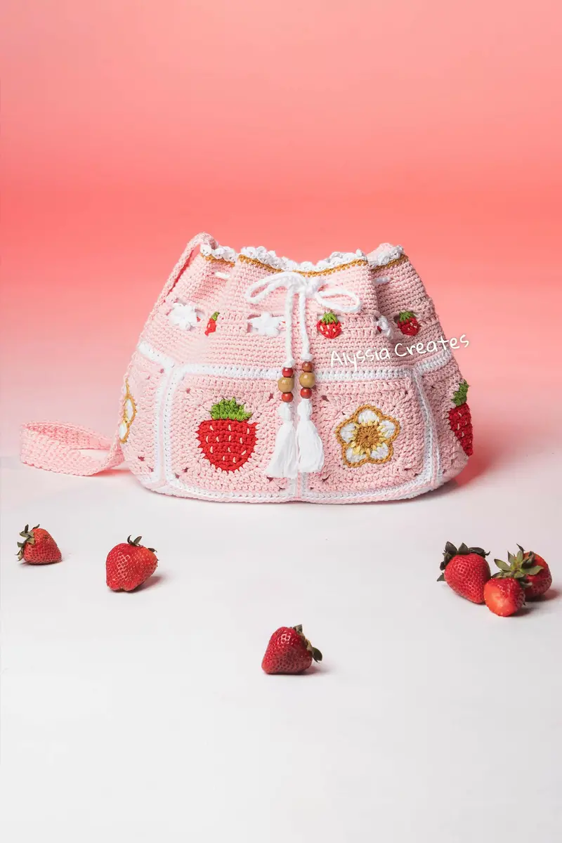 Strawberry Drawstring Crossbody Bag (Crochet) 1
