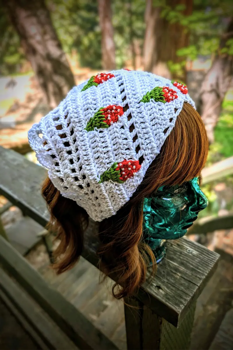 Strawberry Kerchief (Crochet) 1