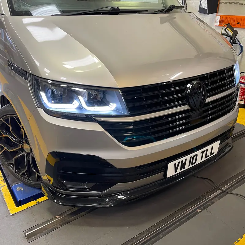 T5 To T6.1 Premium Facelift Kit (Tl Splitter, Drl Headlights, Gloss Black Grilles) 1