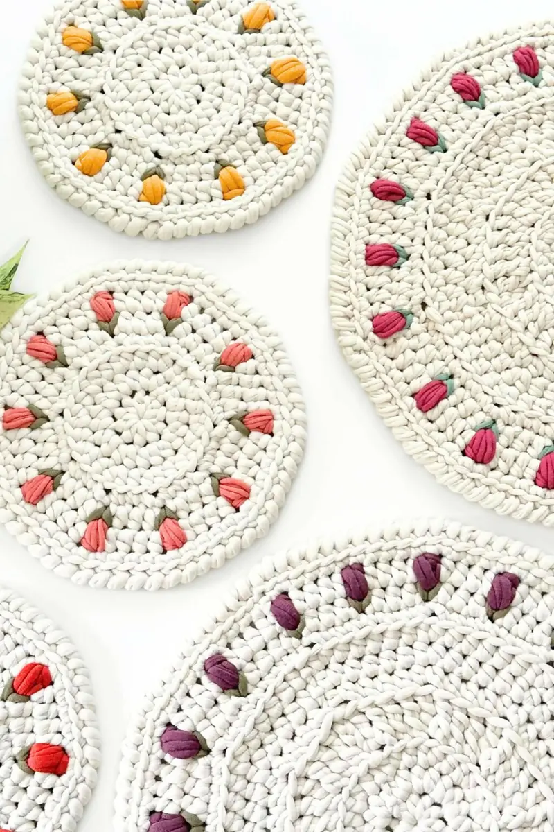 The Tulip Placemat & Doily Set (Crochet) 2