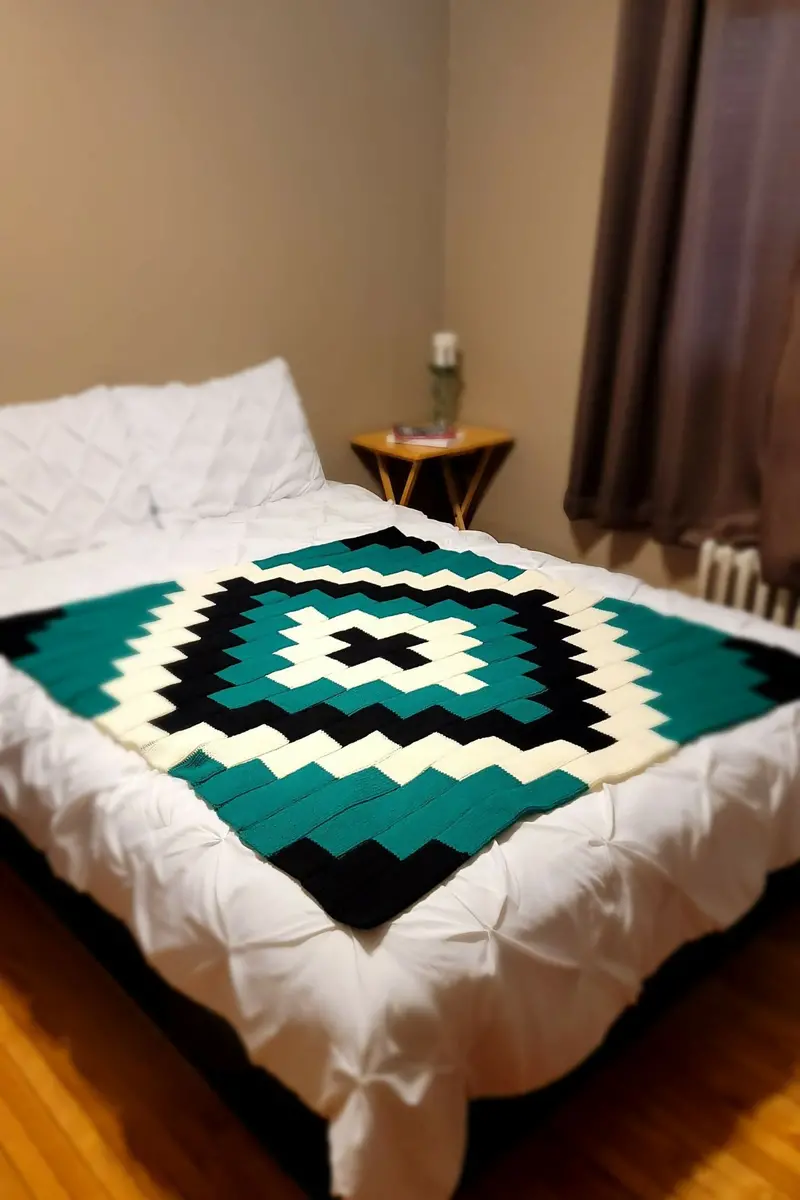 Wintergreen Mosaic: A Blanket Pattern With Stunning Geometric Flair (Circular Knitting Machine) 1