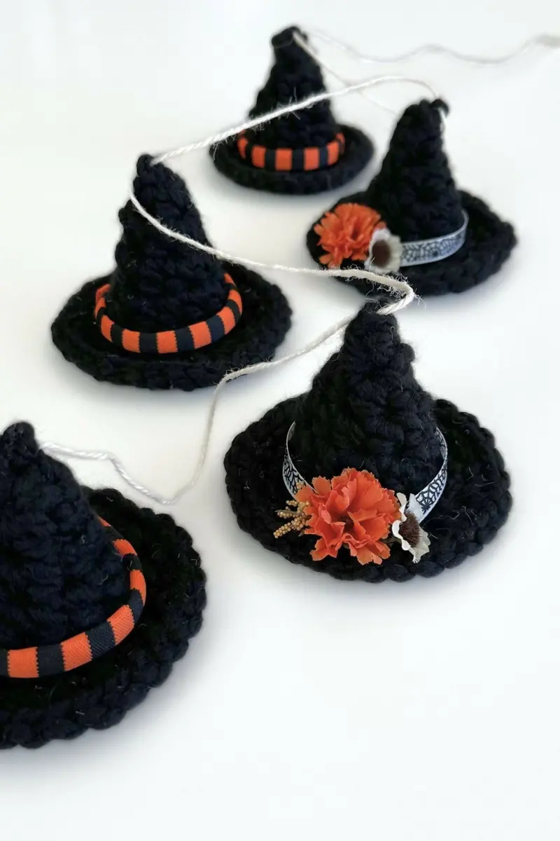 Witch Hat Garland (Crochet) 1