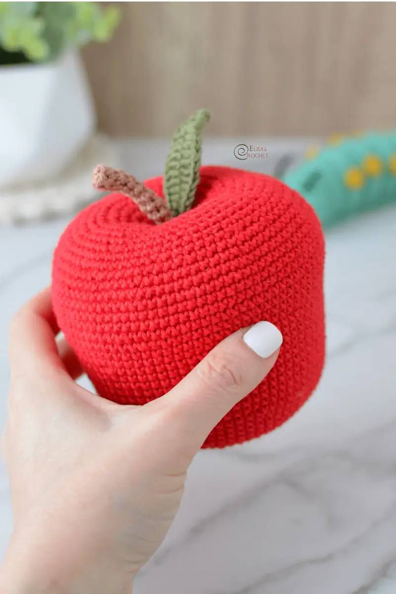 Ziggy The Caterpillar And Its Apple (Crochet) 2